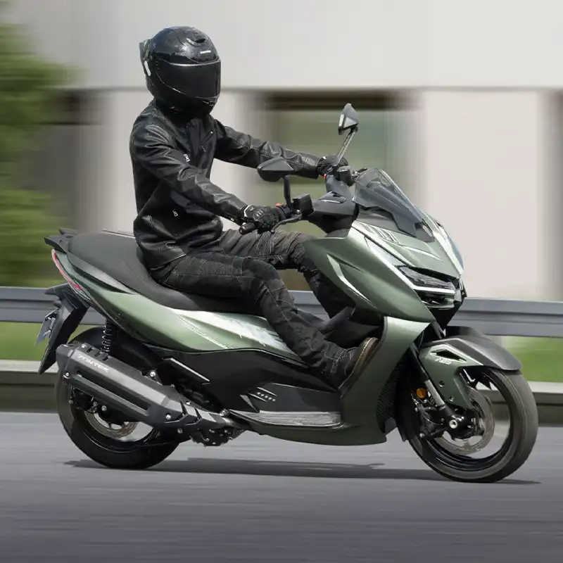 Dettagli futuristici moto Zontes